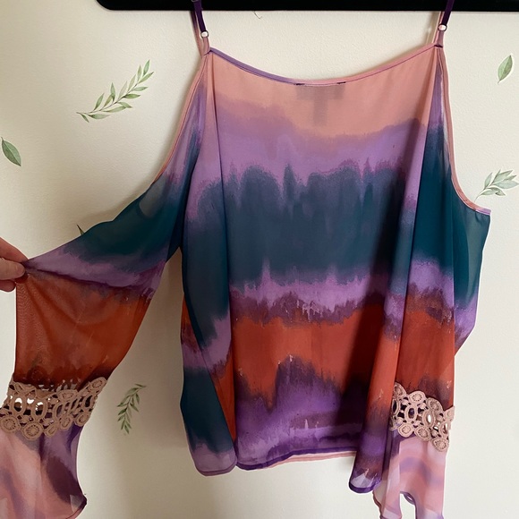 Jessica Simpson Cold Shoulder Tie Dye Top - Picture 11 of 12